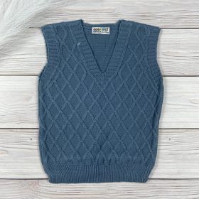 Kék színű kötött kisfiú mellény