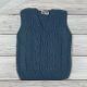 Kék színű kötött kisfiú mellény