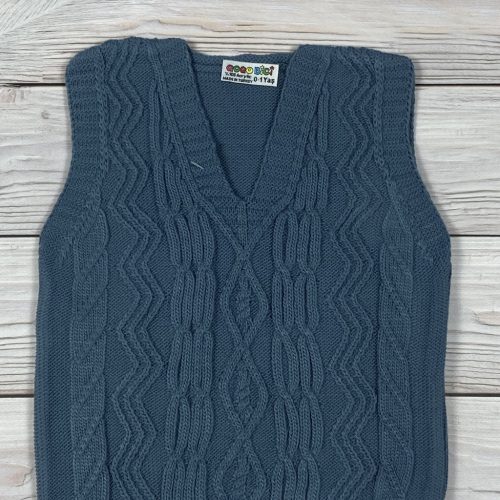 Kék színű kötött kisfiú mellény