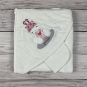   Rózsaszín zsiráfos fehér színű kapucnis Baby fürdőlepedő