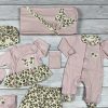 9 részes, szívecskés és pillangós mintájú kislány baby hazahozós szett, babapléddel