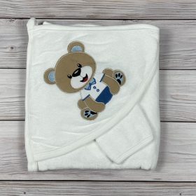   Fehér alapon macis mintájú kapucnis Baby fürdőlepedő, mosdókesztyűvel