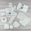 11 részes nyuszis-macis mintájú, piros és sötétkék csillagos kisfiú baby szett, babapléddel