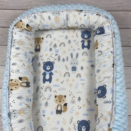 Kék minky babafészek erdei állatkákkal