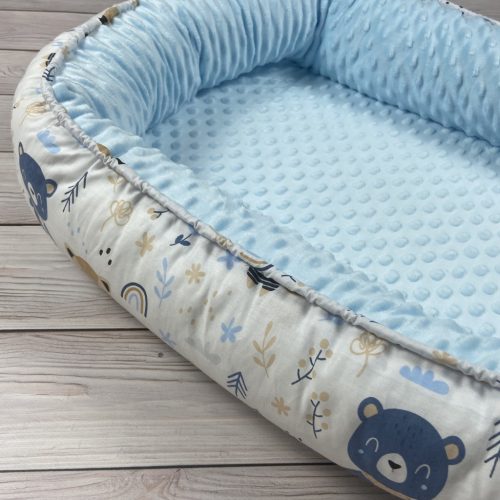 Kék minky babafészek erdei állatkákkal
