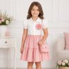 Elegáns púder kislány ruha rózsás díszítéssel és táskával